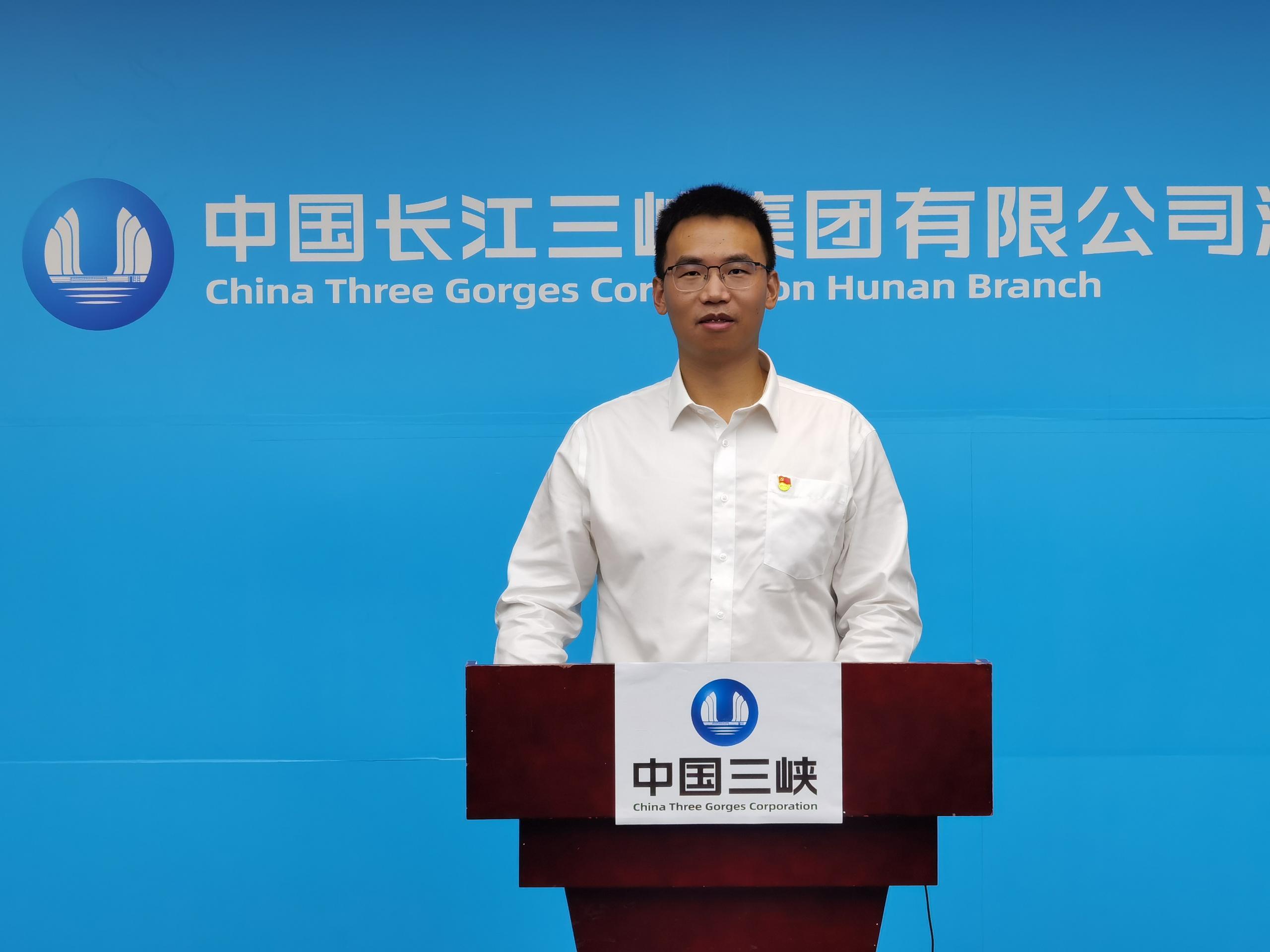 龔子楨  三峽建工集團白鶴灘建設部副主任專業師